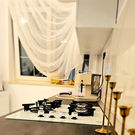 Phoenix Nest Elegant 2-bedroom Self Check-in Near Port & Old Town Διαμέρισμα *