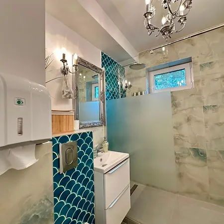 Phoenix Nest Elegant 2-bedroom Self Check-in Near Port & Old Town コンスタンツァ