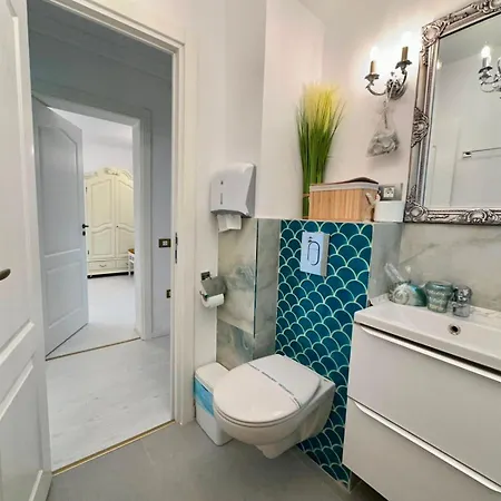 Phoenix Nest Elegant 2-bedroom Self Check-in Near Port & Old Town * コンスタンツァ