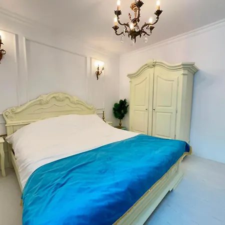 Phoenix Nest Elegant 2-bedroom Self Check-in Near Port & Old Town アパート コンスタンツァ