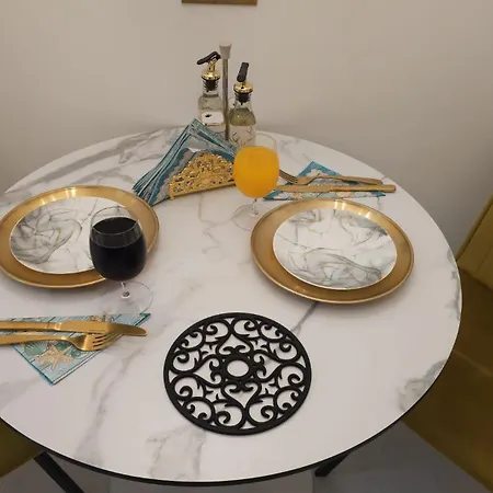 Phoenix Nest Elegant 2-bedroom Self Check-in Near Port & Old Town コンスタンツァ