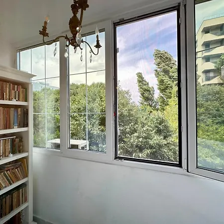 Phoenix Nest Elegant 2-bedroom Self Check-in Near Port & Old Town コンスタンツァ