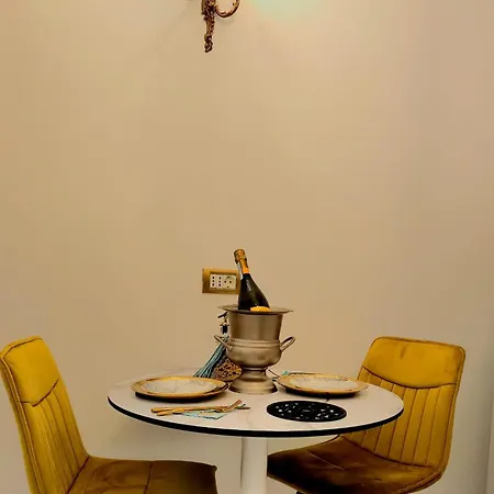 Phoenix Nest Elegant 2-bedroom Self Check-in Near Port & Old Town * コンスタンツァ